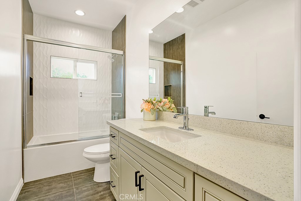 5731 1/2 Willowcrest Avenue