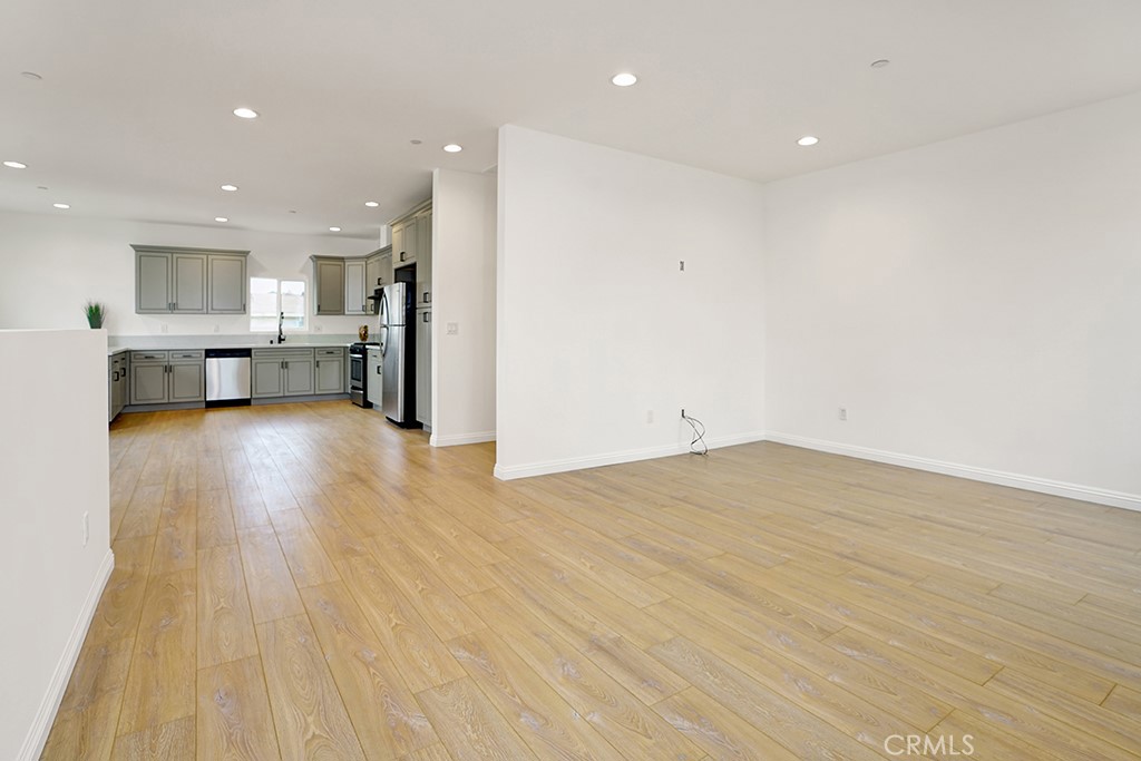 5731 1/2 Willowcrest Avenue