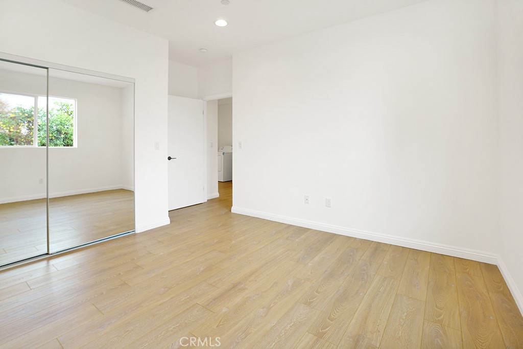 5731 1/2 Willowcrest Avenue