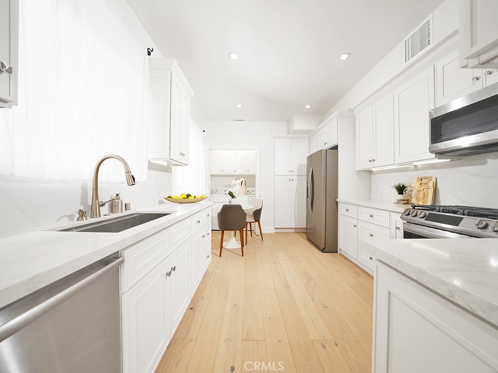 10465 Eastborne Avenue PH 304