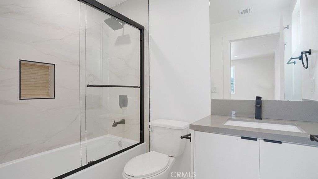 1211 N. Kingsley Drive N