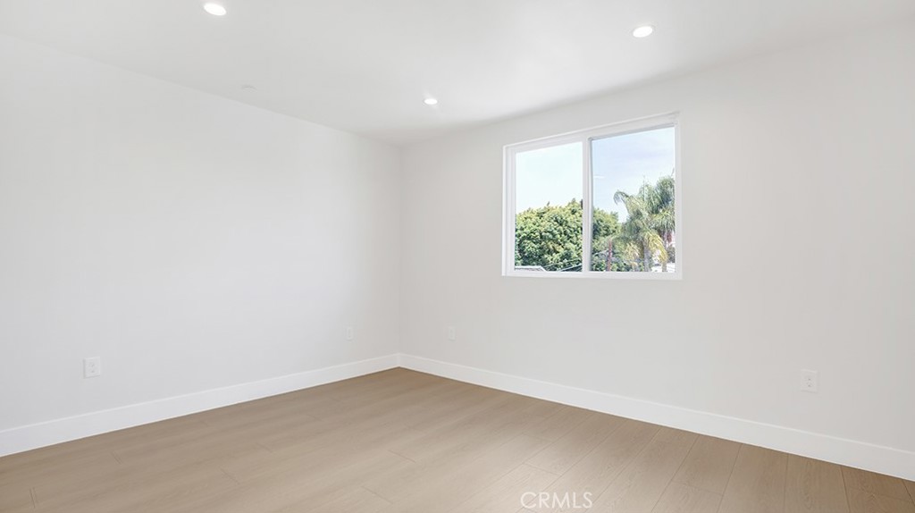 1211 N. Kingsley Drive N