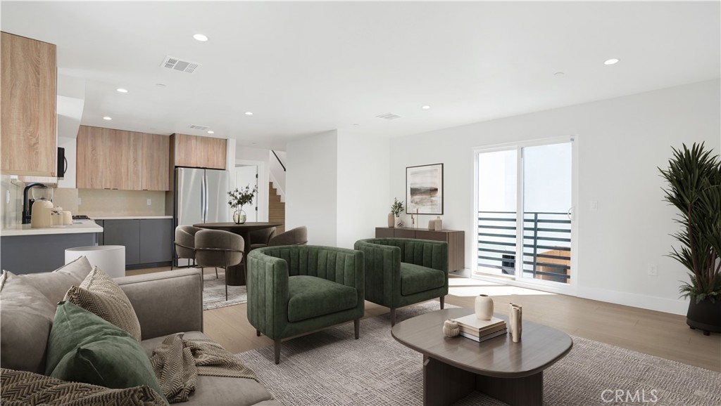 1211 N. Kingsley Drive N