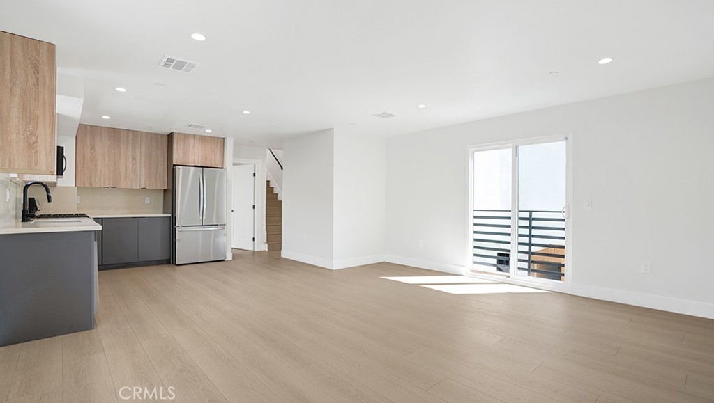 1211 N. Kingsley Drive N