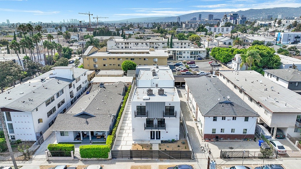 1211 N. Kingsley Drive N