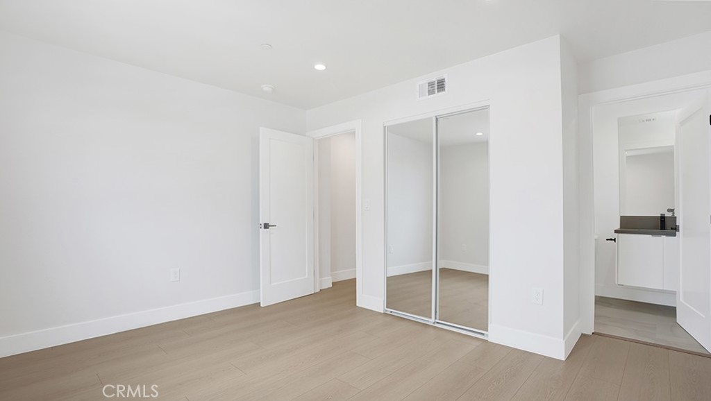 1211 N. Kingsley Drive N