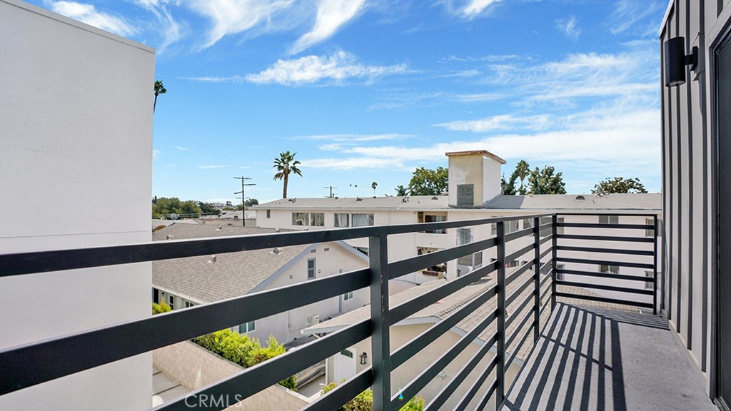 1211 N. Kingsley Drive N