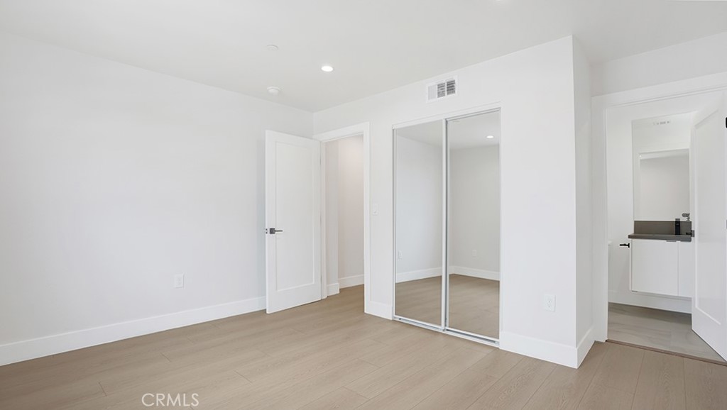 1211 N. Kingsley Drive N