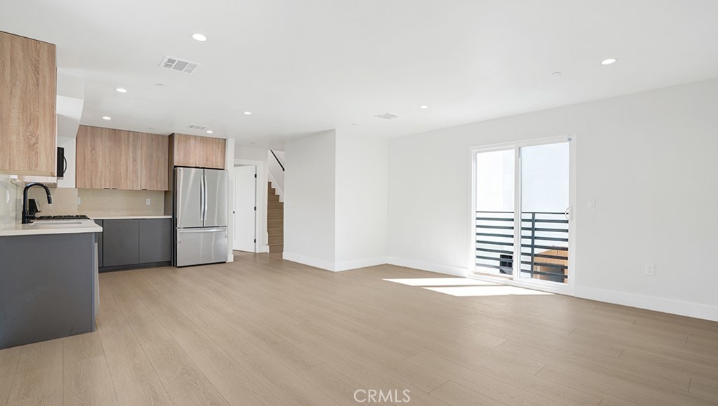 1211 N. Kingsley Drive N