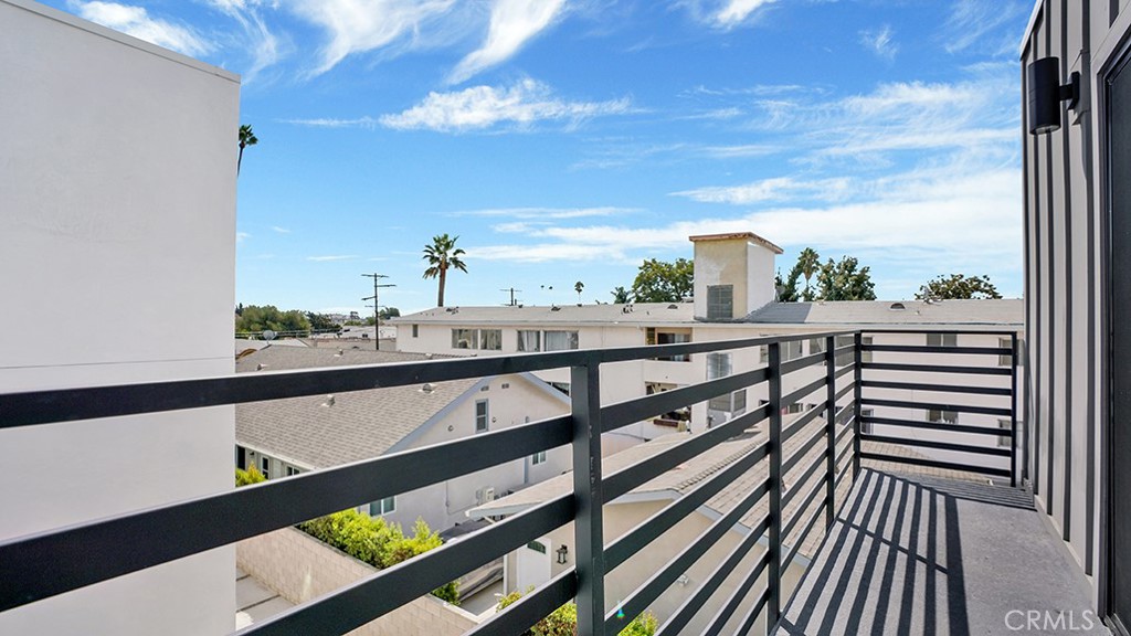 1211 N. Kingsley Drive N