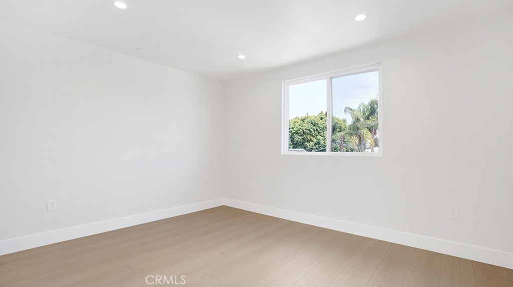 1211 N. Kingsley Drive N