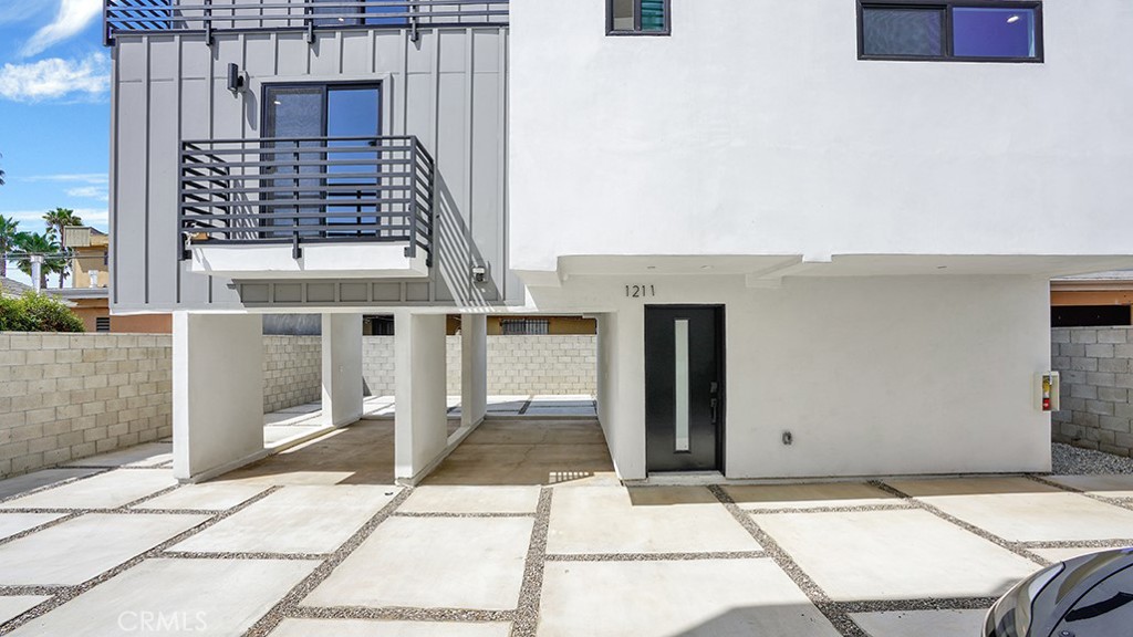 1211 N. Kingsley Drive N