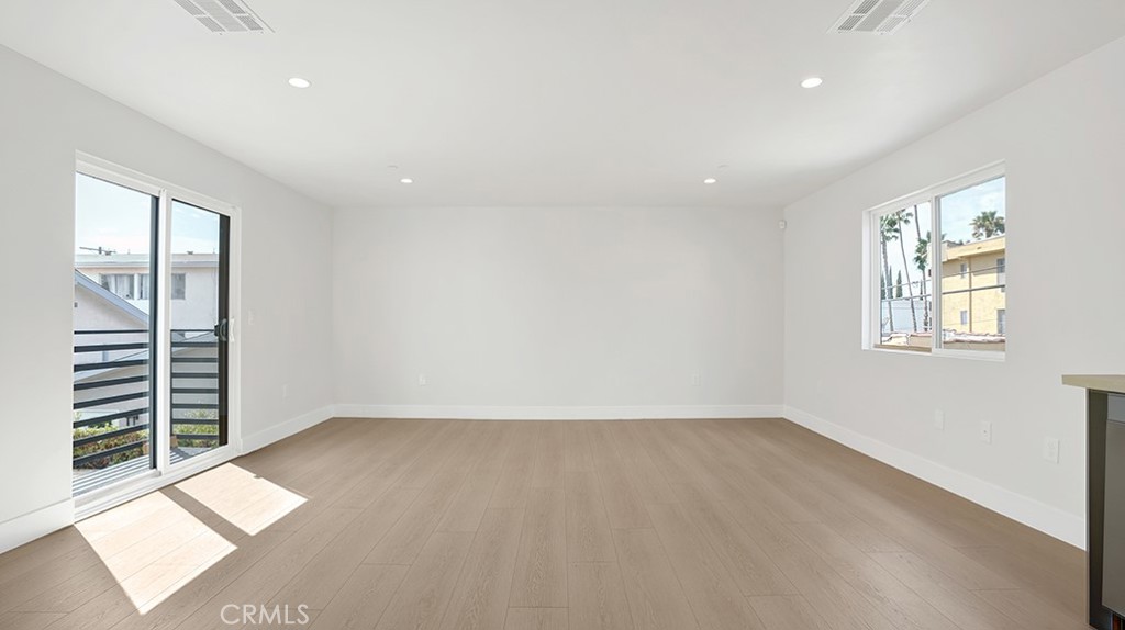 1211 N. Kingsley Drive N