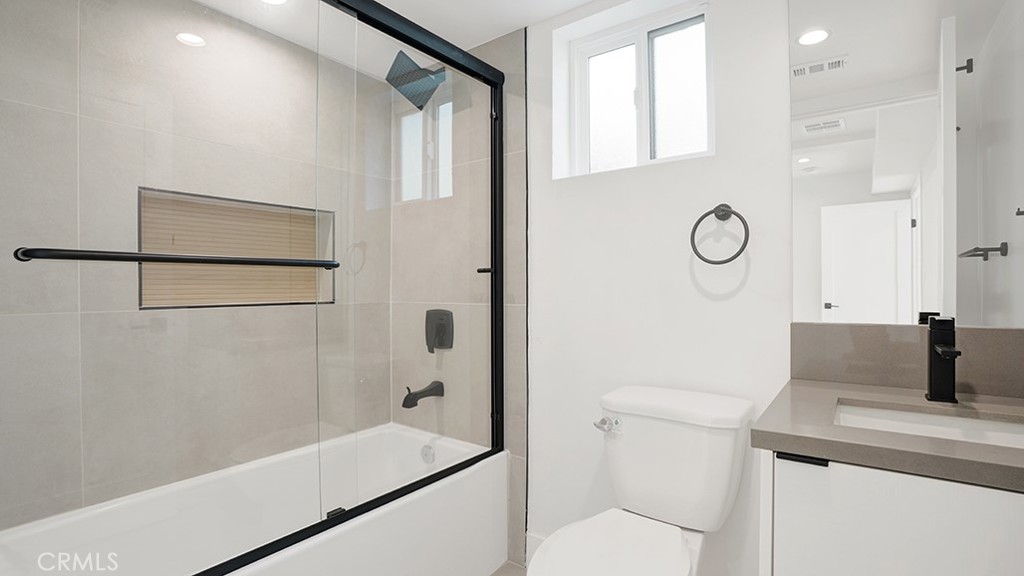 1211 N. Kingsley Drive N