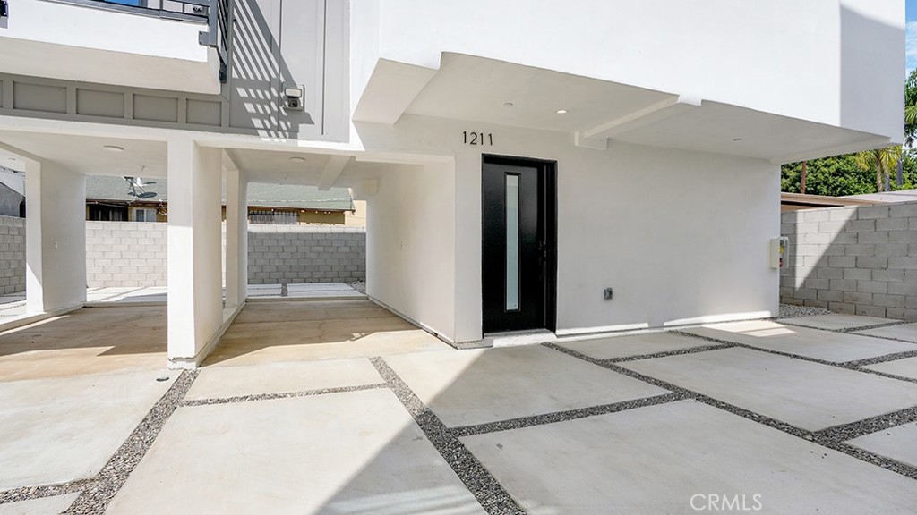 1211 N. Kingsley Drive N