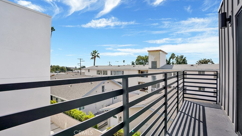 1211 N. Kingsley Drive N