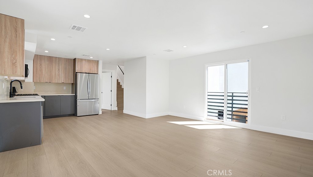 1211 N. Kingsley Drive N