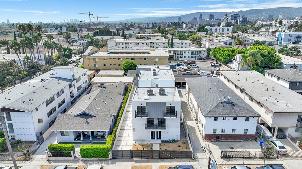 1211 N. Kingsley Drive N