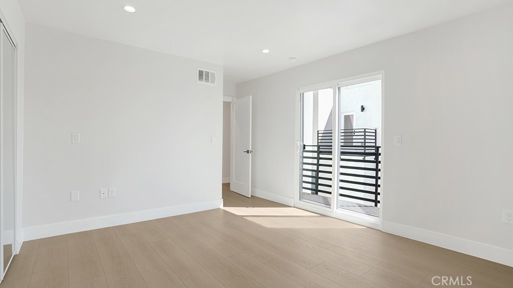 1211 N. Kingsley Drive N