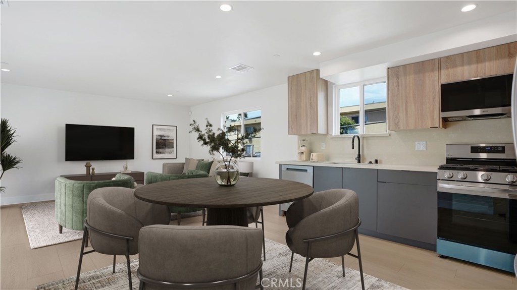 1211 N. Kingsley Drive N