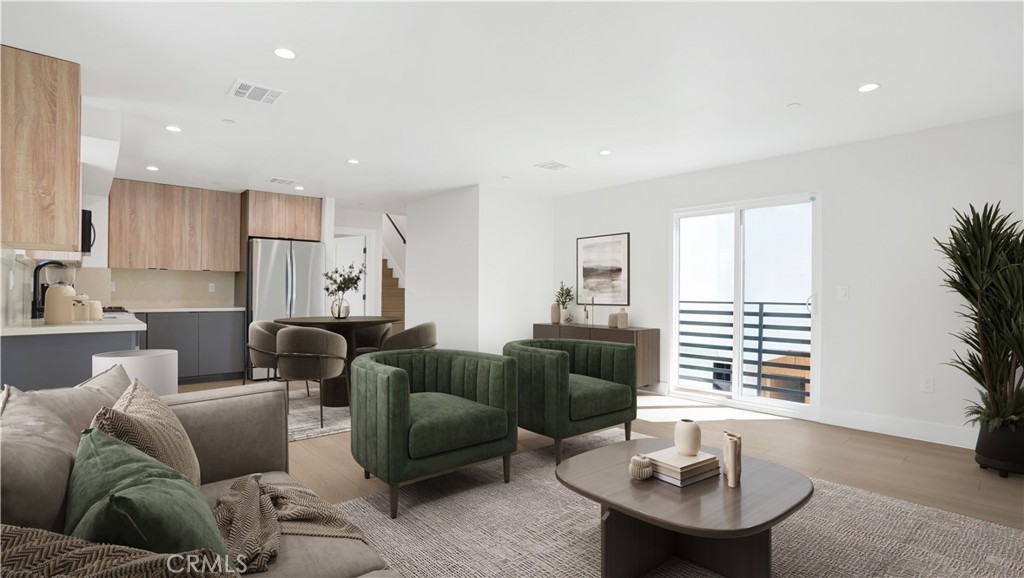 1211 N. Kingsley Drive N