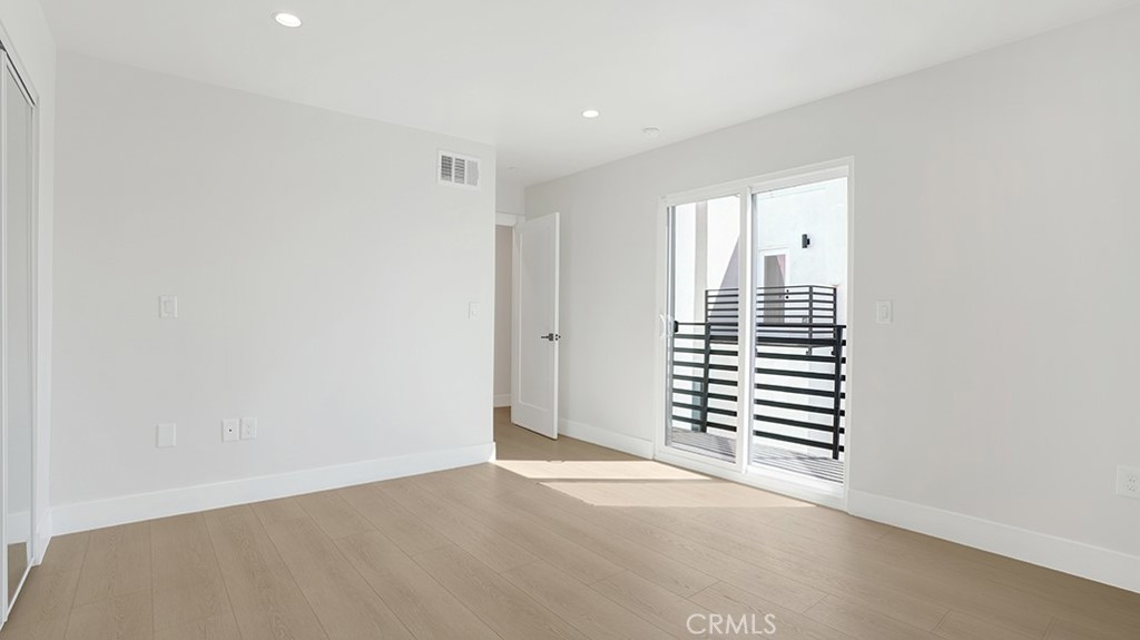 1211 N. Kingsley Drive N