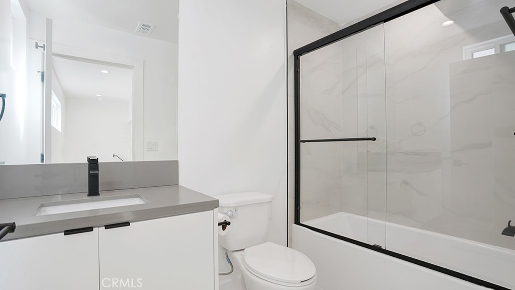 1211 N. Kingsley Drive N