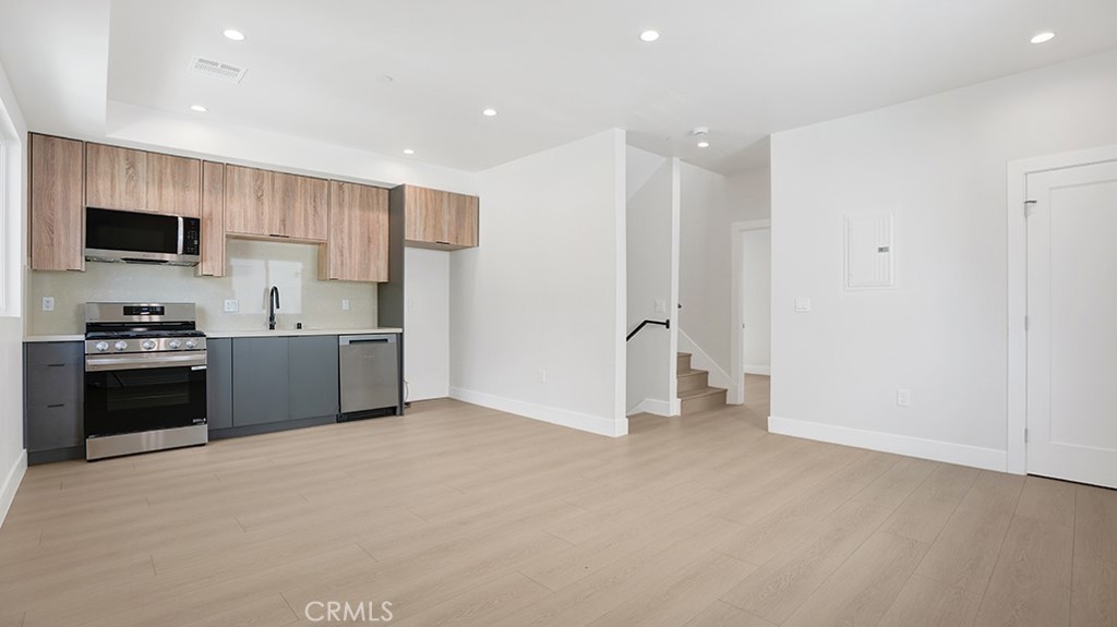 1213 N. Kingsley Drive N 1213 1/2