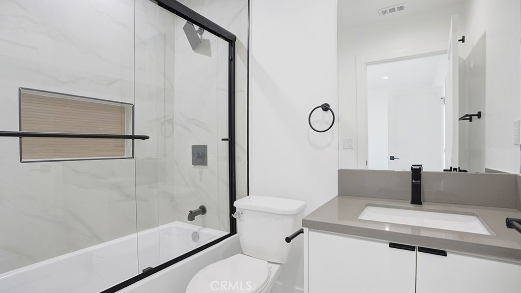 1213 N. Kingsley Drive N 1213 1/2