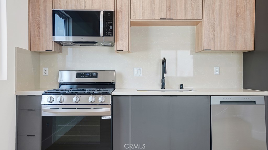 1213 N. Kingsley Drive N 1213 1/2