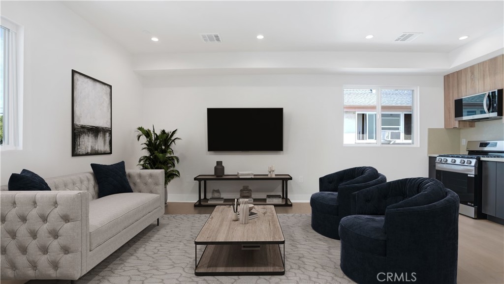 1213 N. Kingsley Drive N 1213 1/2