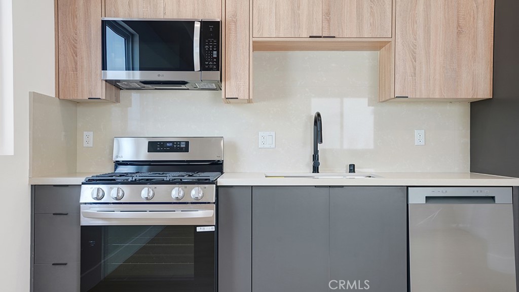 1213 N. Kingsley Drive N 1213 1/2