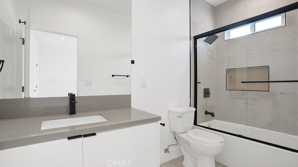 1213 N. Kingsley Drive N 1213 1/2