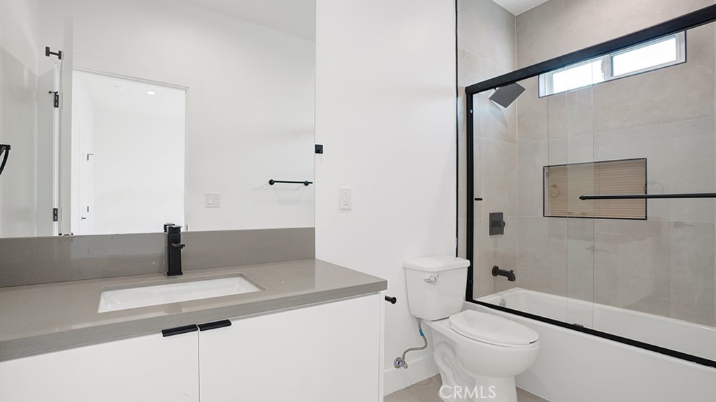 1213 N. Kingsley Drive N 1213 1/2