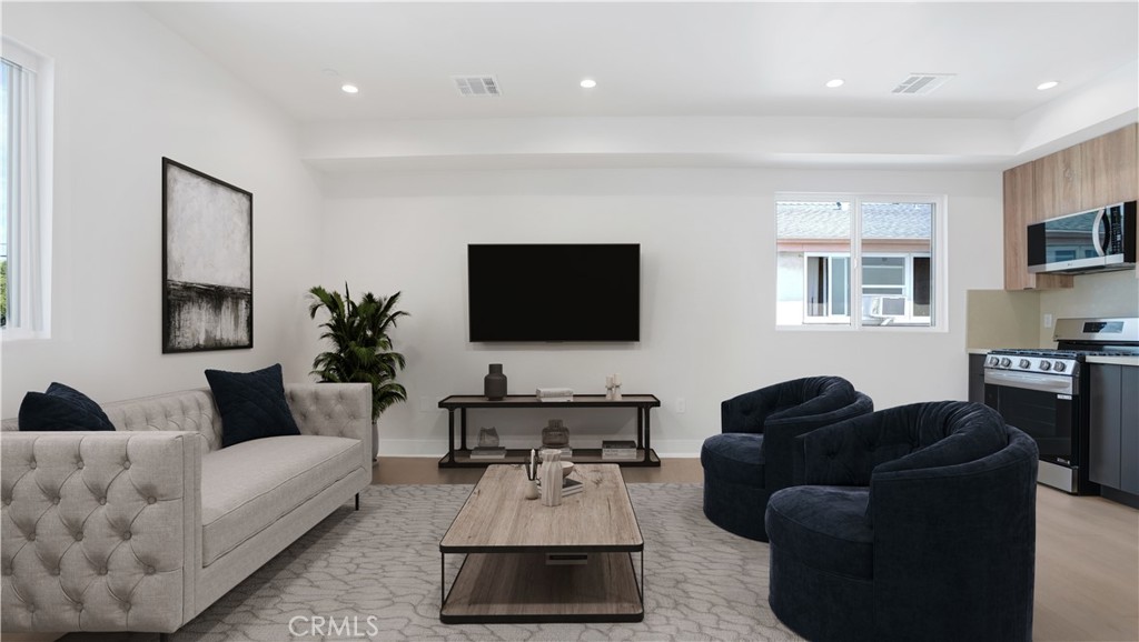 1213 N. Kingsley Drive N 1213 1/2