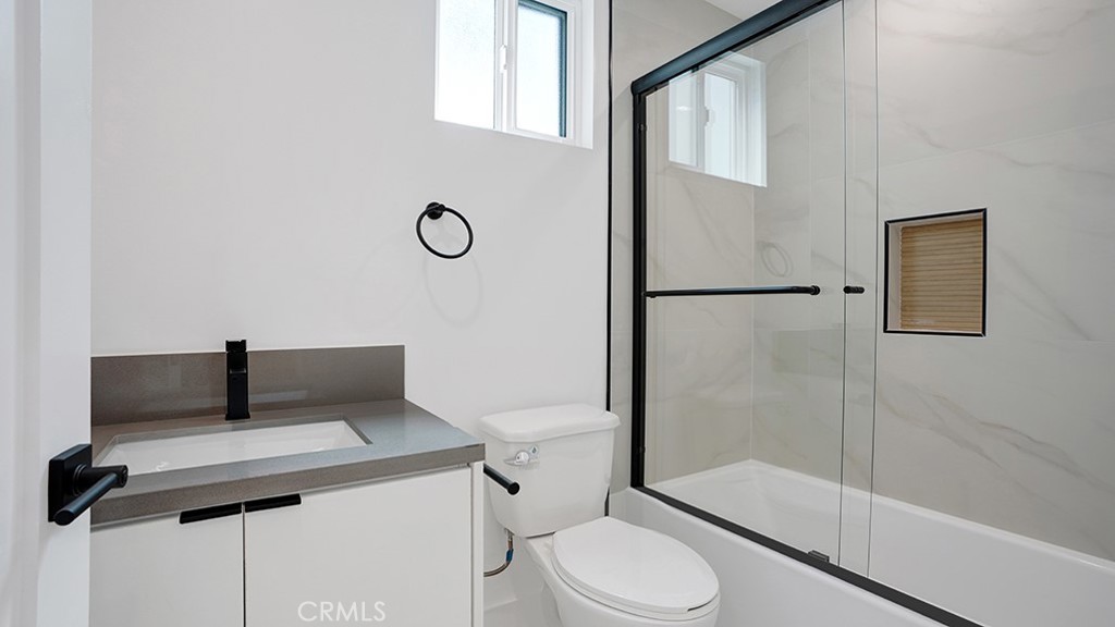 1213 N. Kingsley Drive N