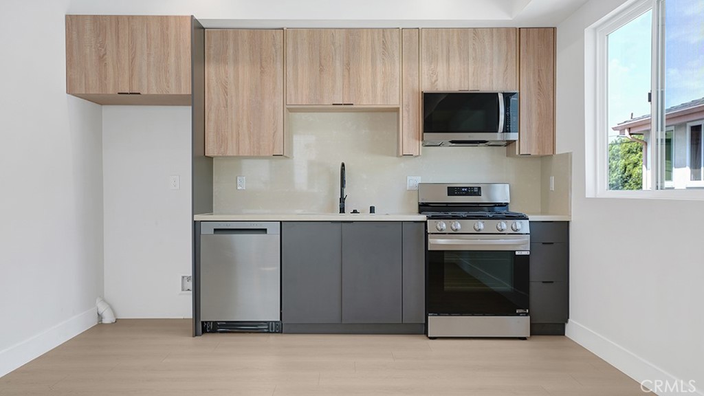 1213 N. Kingsley Drive N