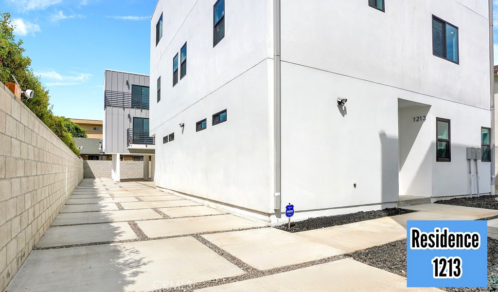 1213 N. Kingsley Drive N