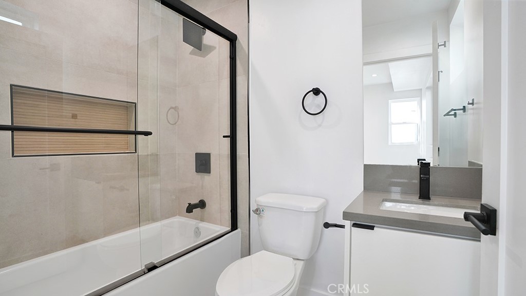 1213 N. Kingsley Drive N