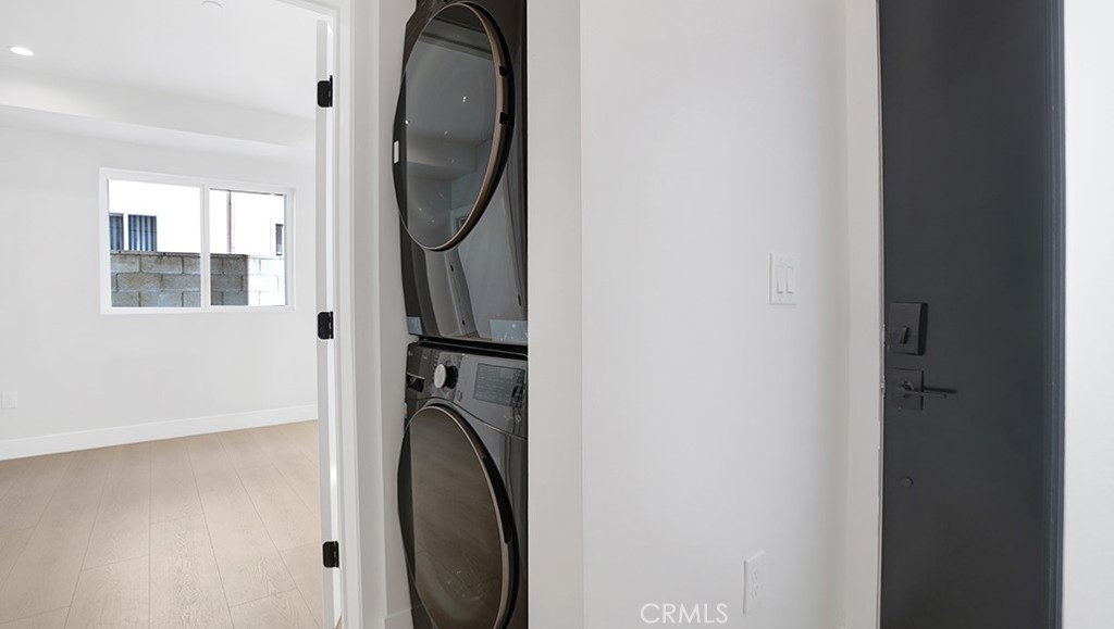 1213 N. Kingsley Drive N