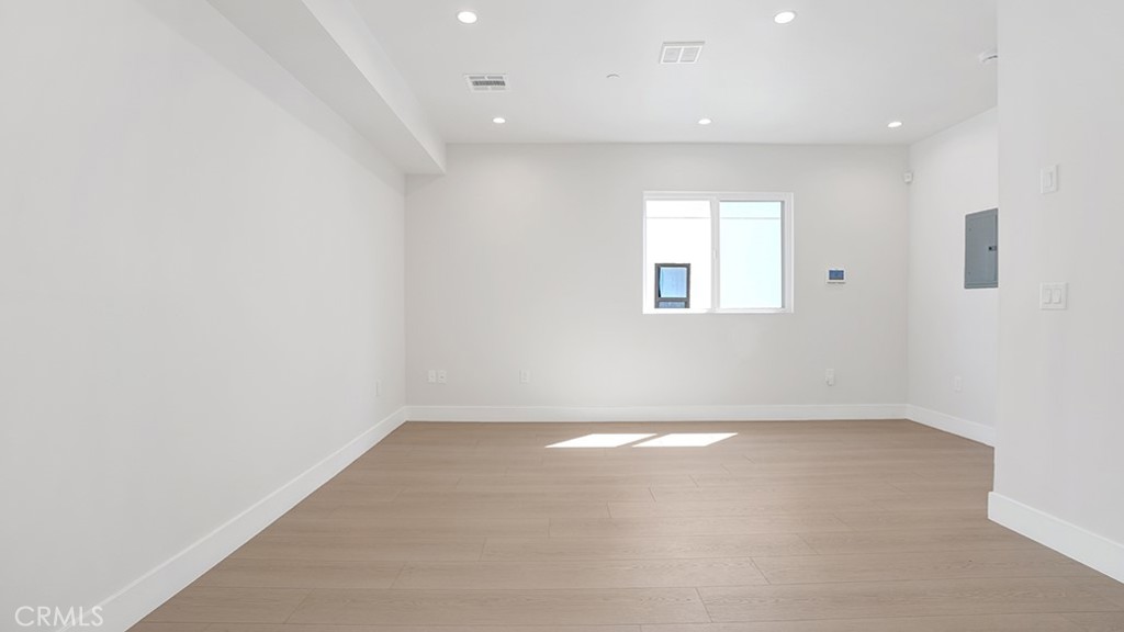 1213 N. Kingsley Drive N