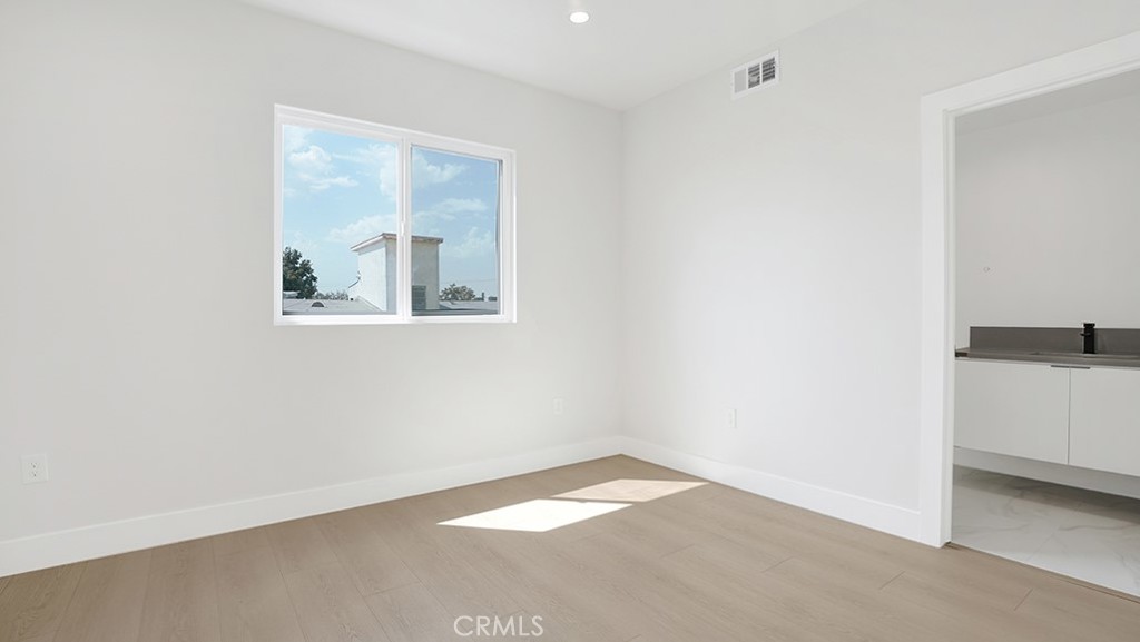 1213 N. Kingsley Drive N