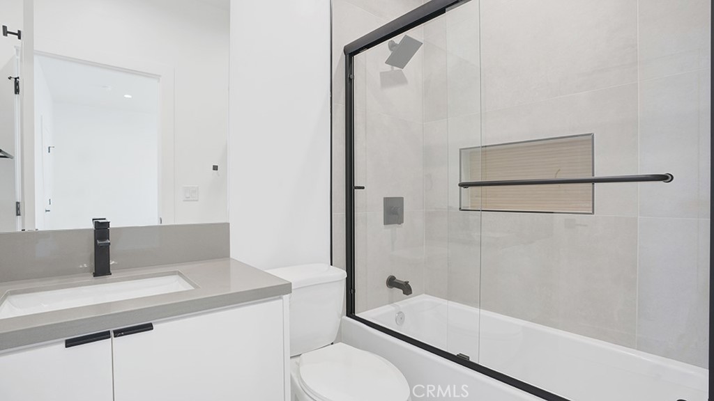 1213 N. Kingsley Drive N