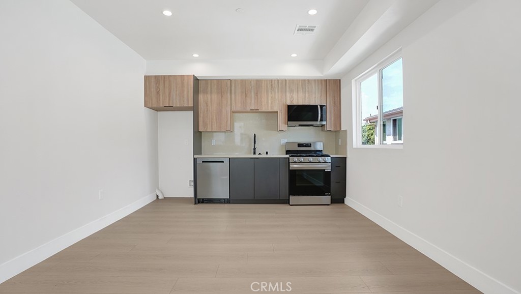 1213 N. Kingsley Drive N