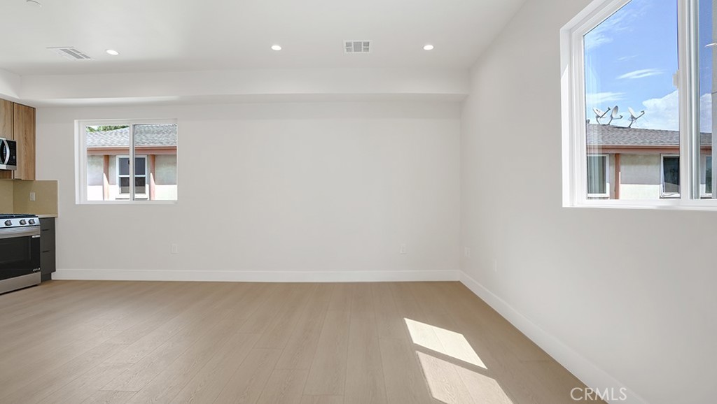 1213 N. Kingsley Drive N