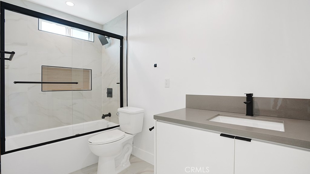 1213 N. Kingsley Drive N