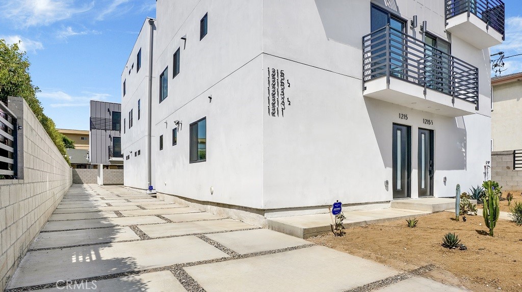 1215 N. Kingsley Drive N 1215 1/2