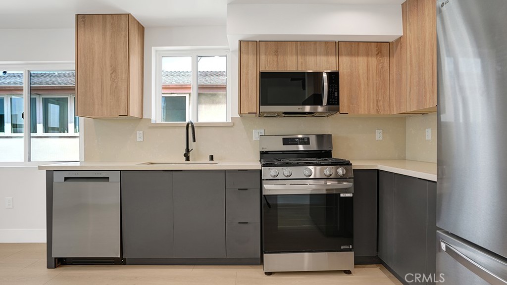 1215 N. Kingsley Drive N 1215 1/2