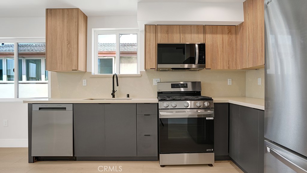 1215 N. Kingsley Drive N 1215 1/2