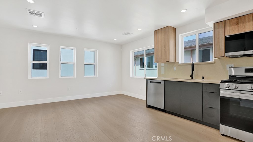 1215 N. Kingsley Drive N 1215 1/2